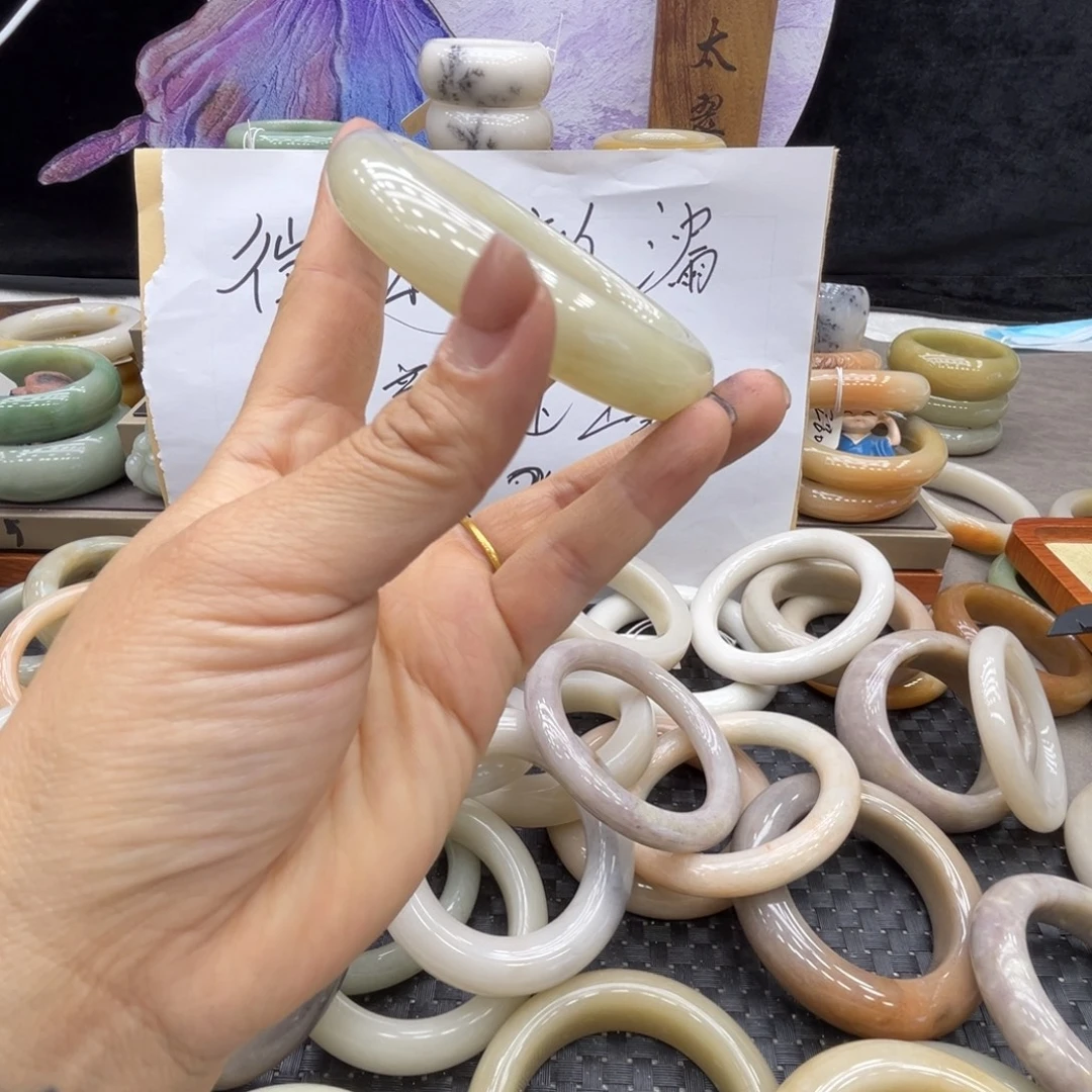 十***二石英质玉未镶嵌手镯