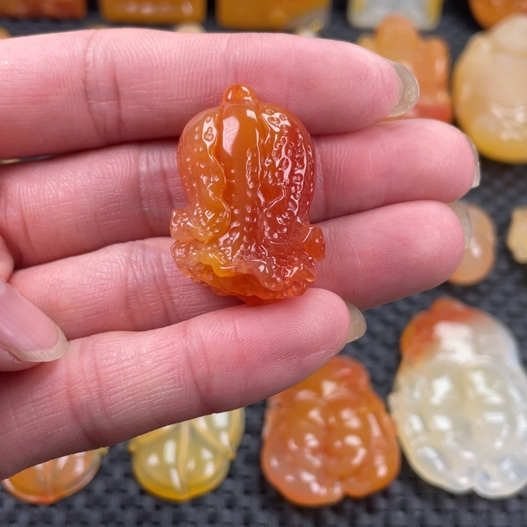 石英质玉（黄龙玉）未镶嵌颈饰