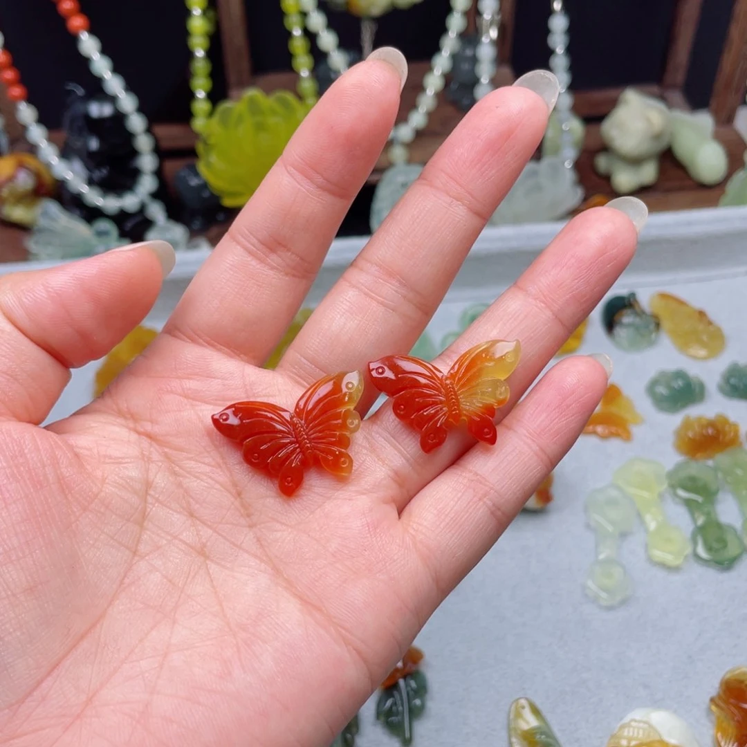 萝***6蛇纹石玉未镶嵌颈饰