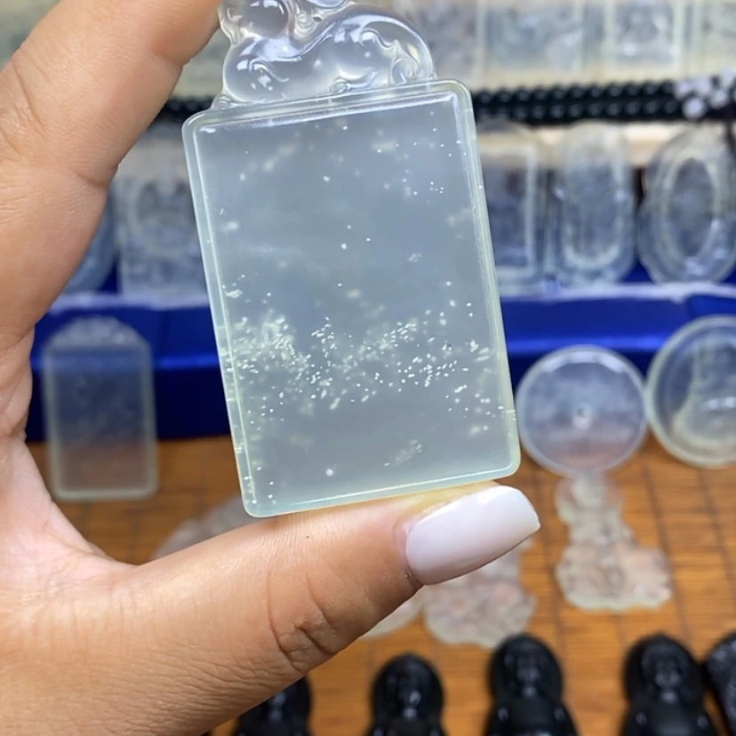 【闪购商品】蛇纹石玉未镶嵌颈饰