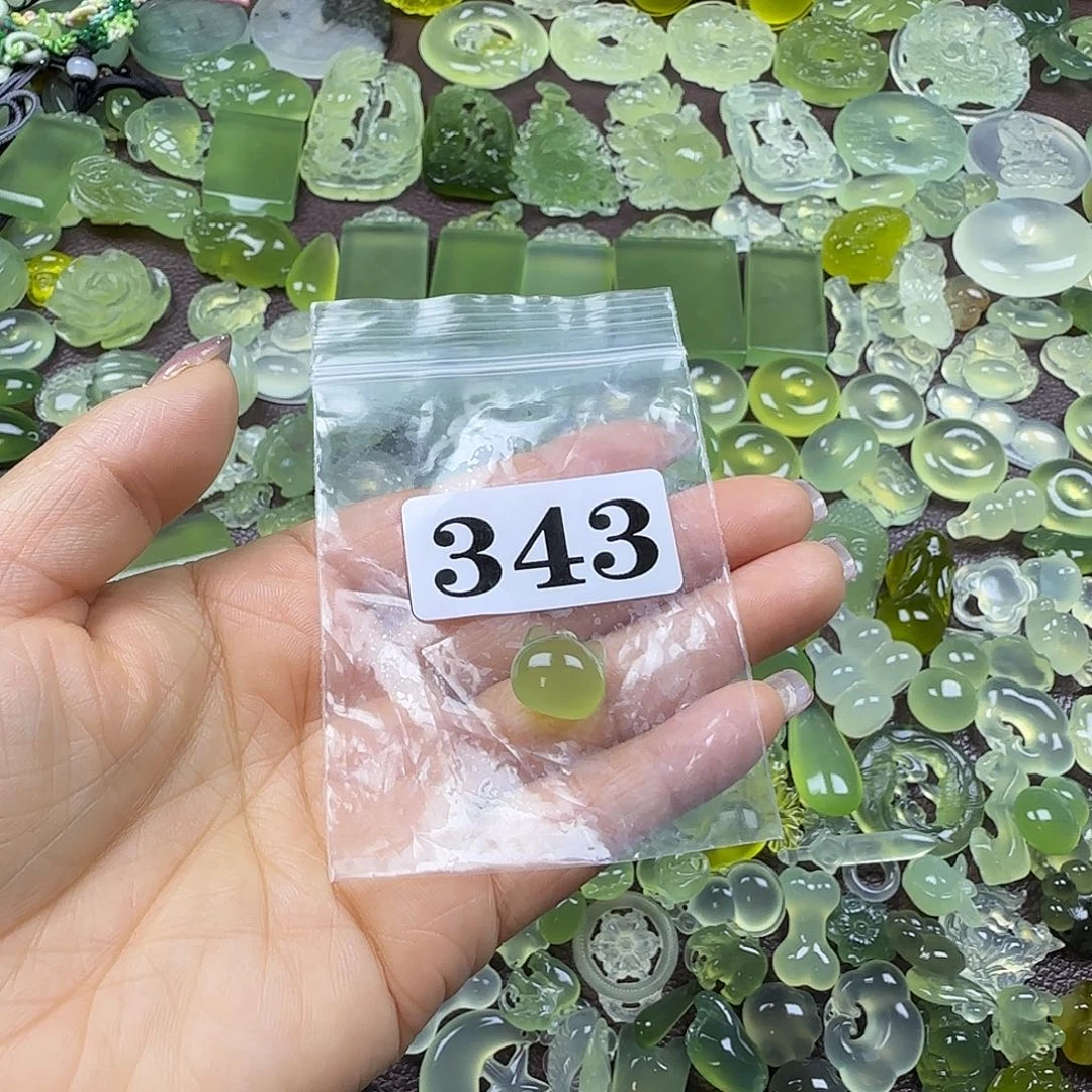 孙***瓜蛇纹石玉合金颈饰