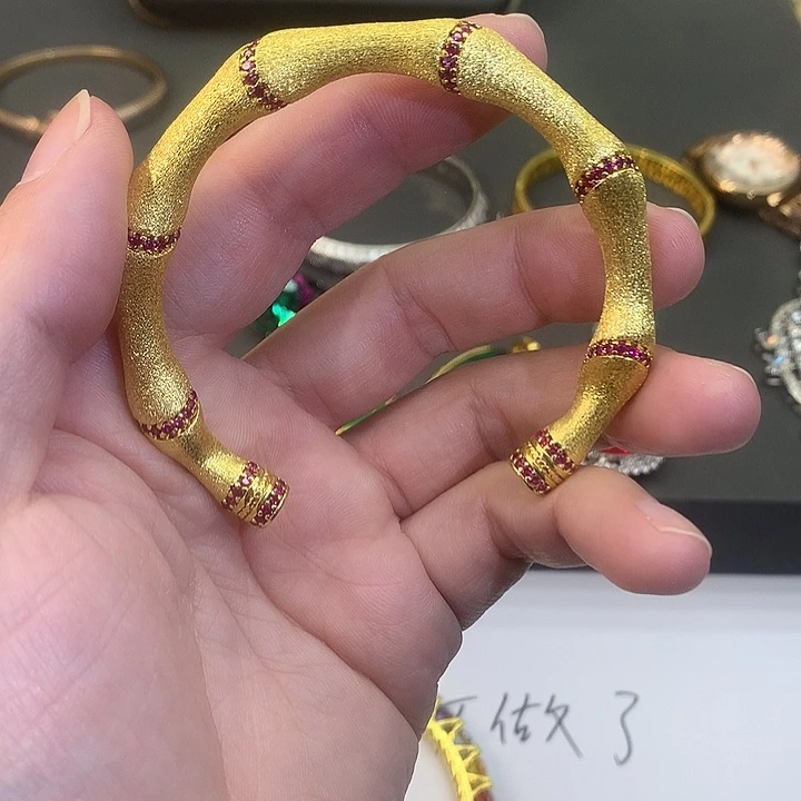 非金属手镯。