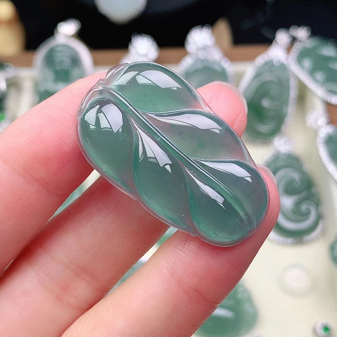 翡翠未镶嵌颈饰吊坠
