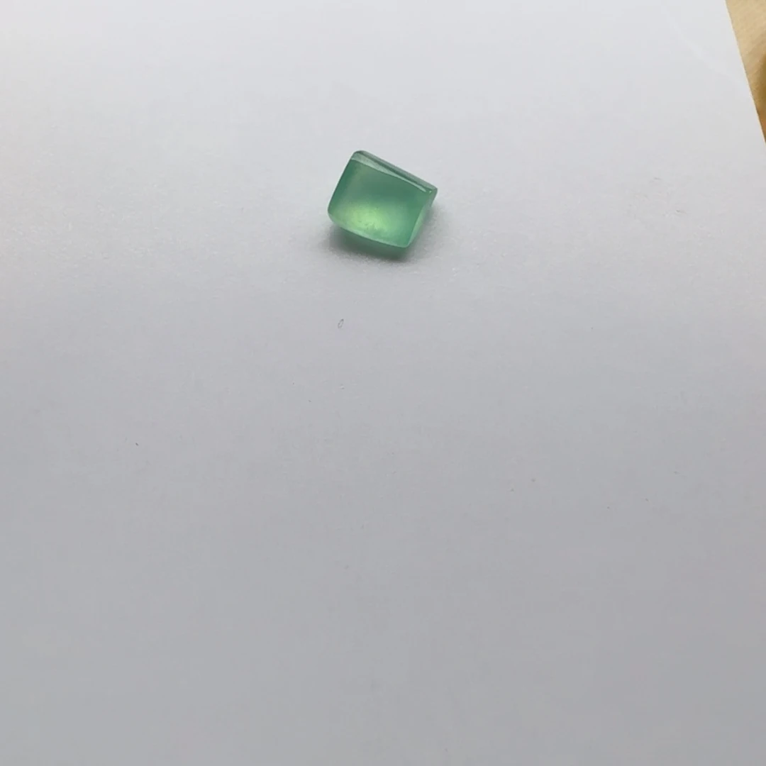 翡翠未镶嵌颈饰随行