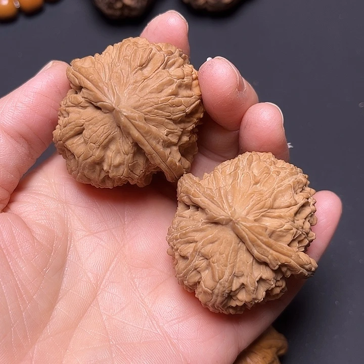 核桃把件三角白42+白茬