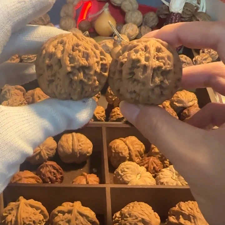 文玩核桃把件球筋