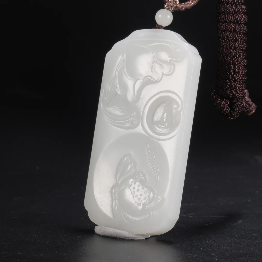 lot15老坑和田玉花开见佛挂件