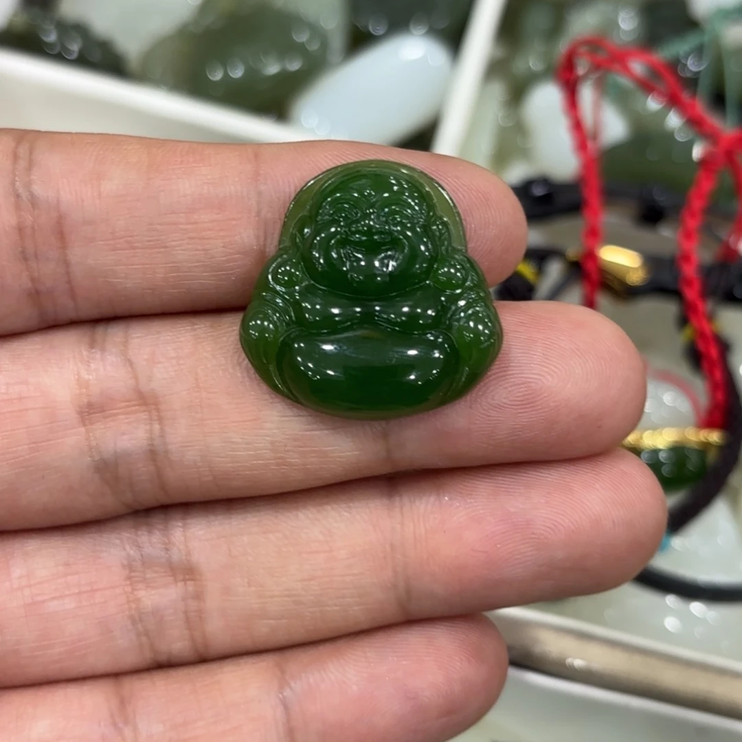 颈饰未镶嵌和田玉（碧玉）佛公25尺寸。