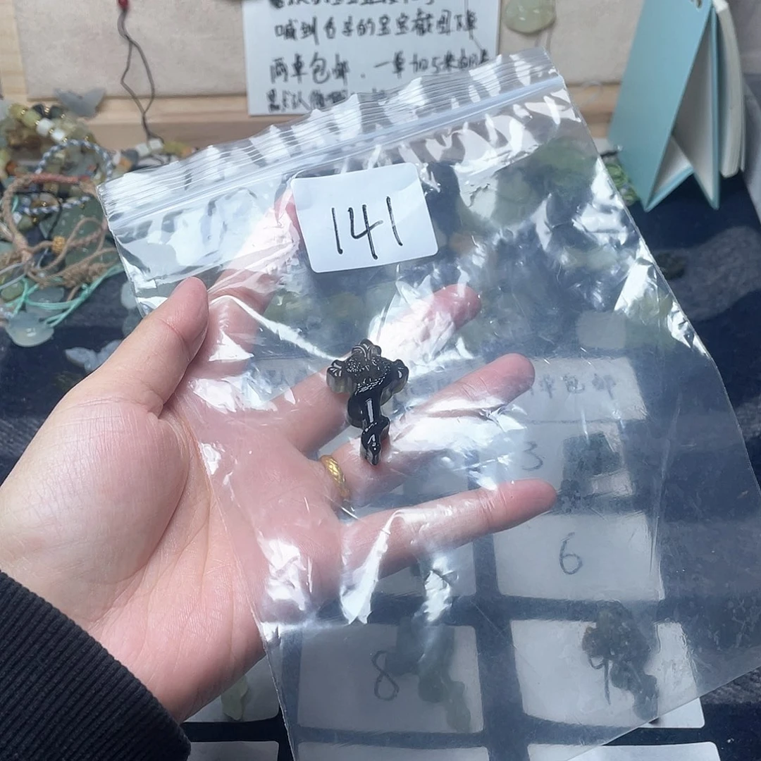 蛇纹石玉颈饰未镶嵌痛**雨