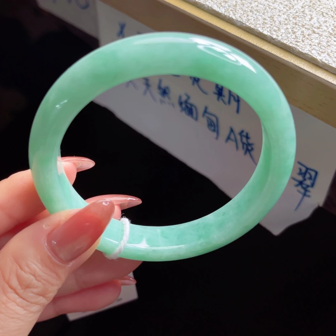 翡翠未镶嵌手镯手镯