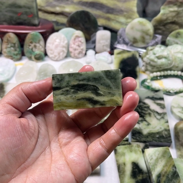 独山玉未镶嵌颈饰