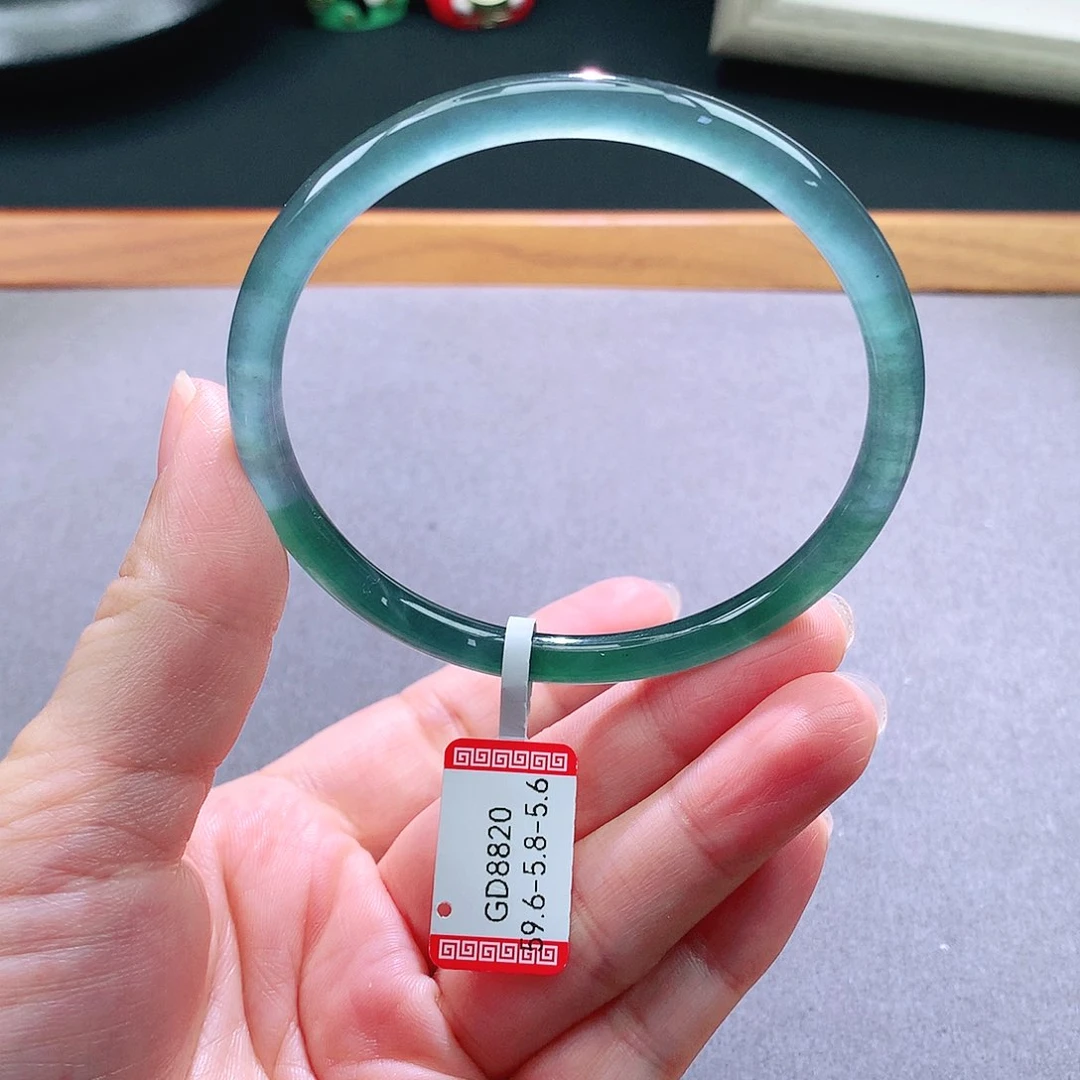 翡翠手镯未镶嵌天然翡翠手镯