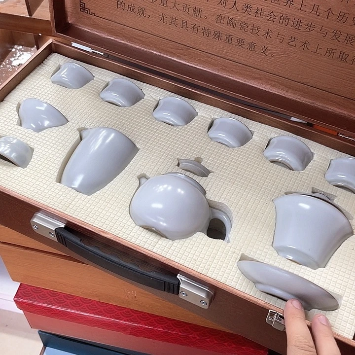 孤品茶具套装等。