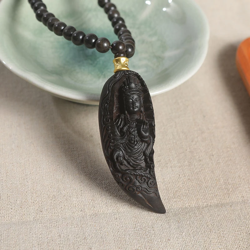 月牙观音木质手把件车载挂件