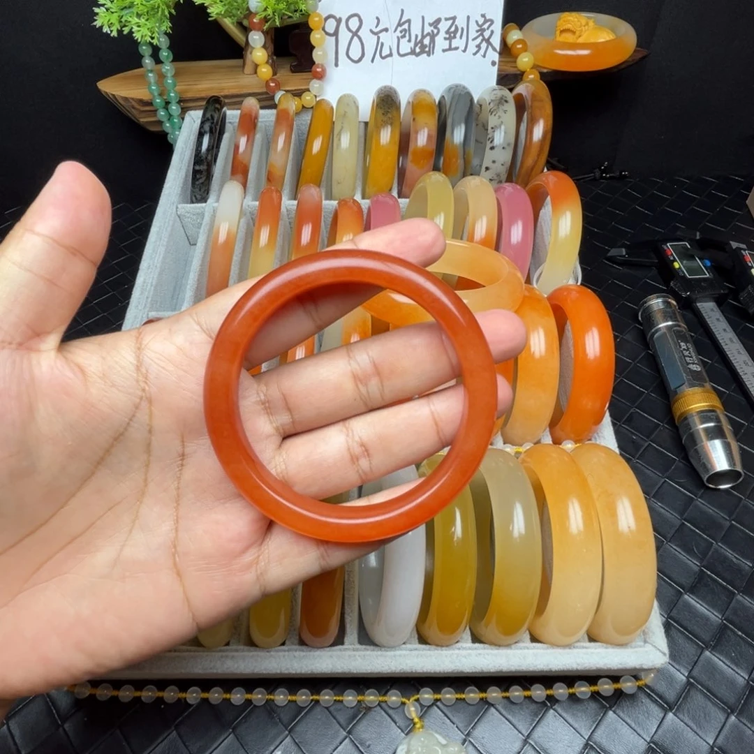 ****糖未镶嵌石英质玉（黄龙玉）手镯