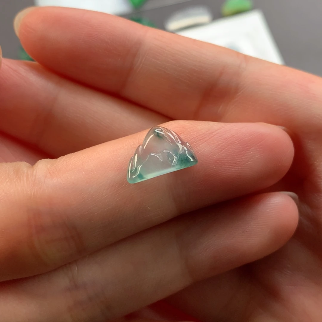 颈饰未镶嵌翡翠山峰