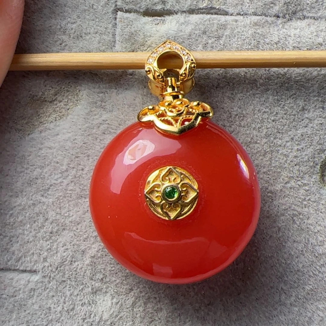 南红玛瑙18K金镶嵌平安扣吊坠