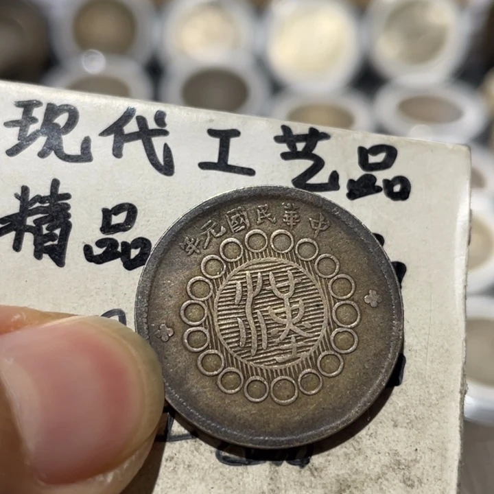 金属两角银币工艺品