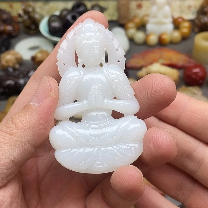 威***狮和田玉未镶嵌颈饰