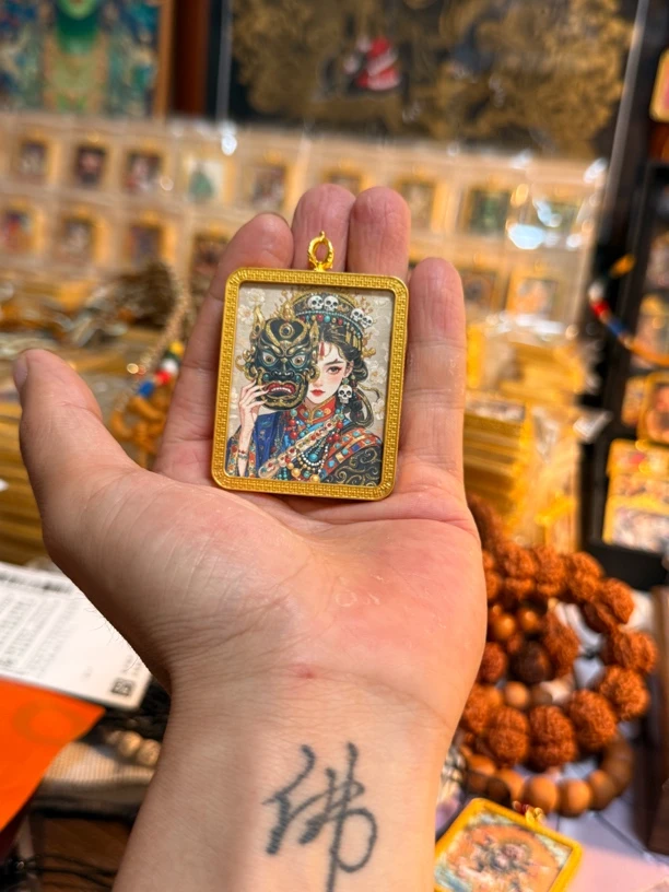 唐卡吊坠扎基拉姆前世今生（半手绘纯手描金送黑色绳子）
