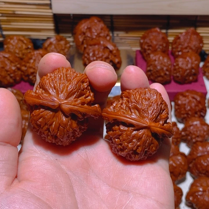 桃核手串陌**伤白狮之白狮子