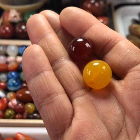 玛瑙/玉髓颈饰未镶嵌曲*