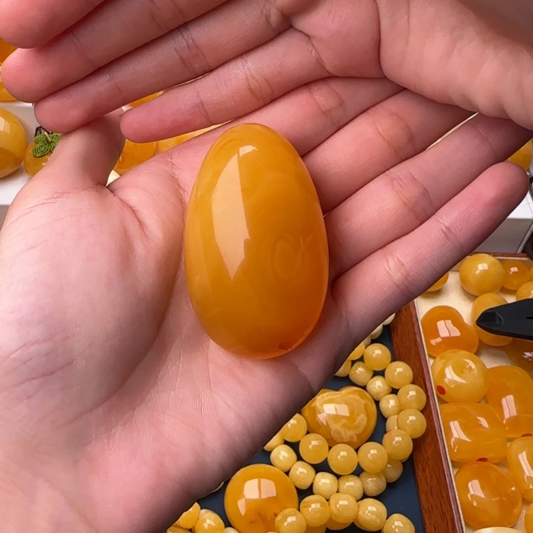 琥珀未镶嵌颈饰水滴