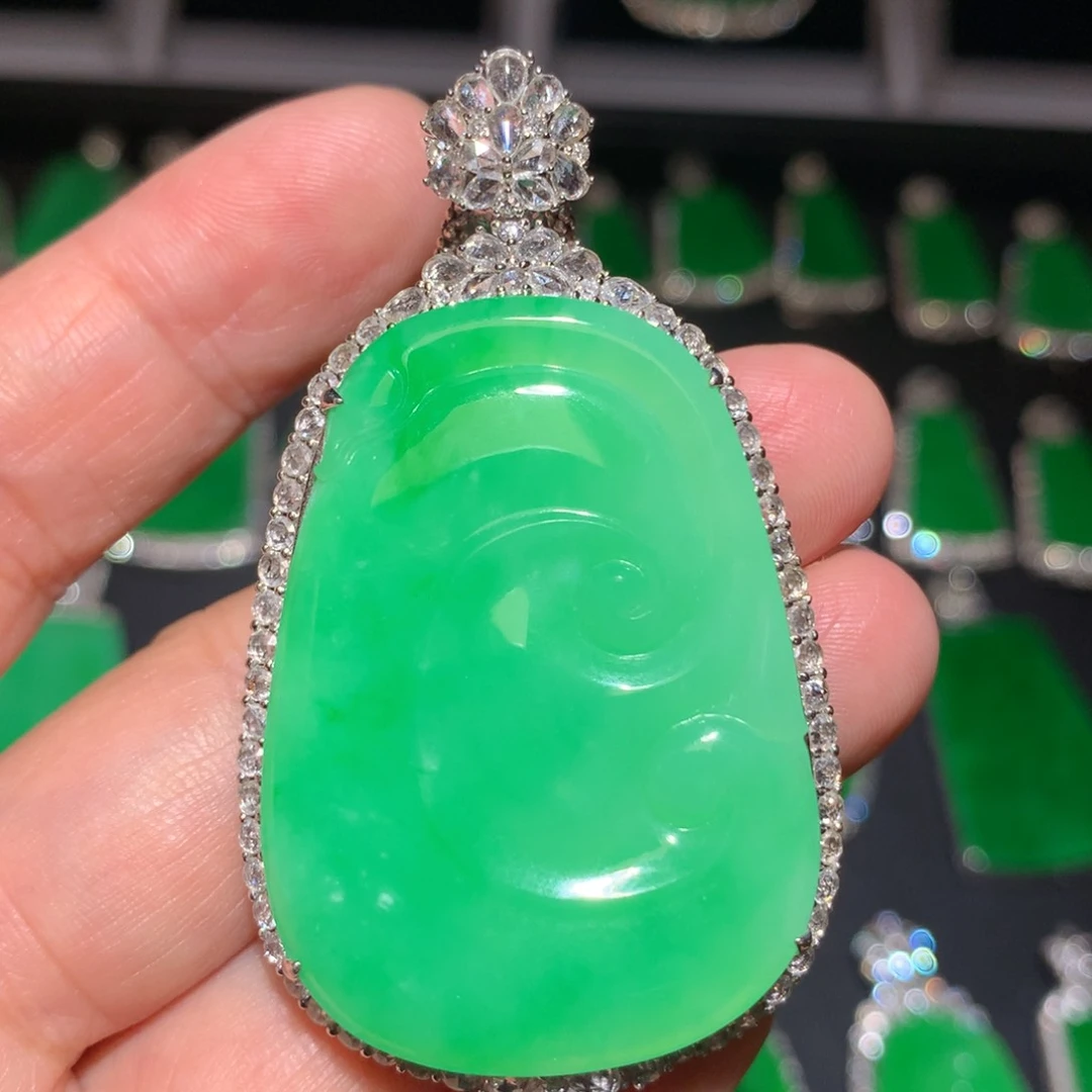 翡翠18K金镶嵌颈饰翡翠