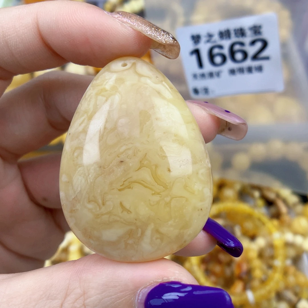 琥珀未镶嵌珠宝奇石44×32.5