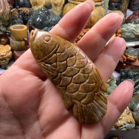 未镶嵌岫岩河磨玉（透闪石质玉）把件