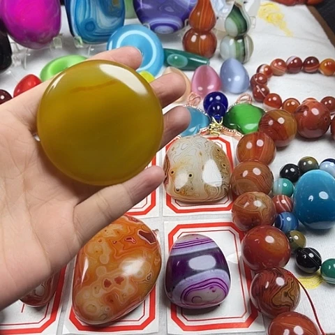 玛瑙/玉髓颈饰未镶嵌