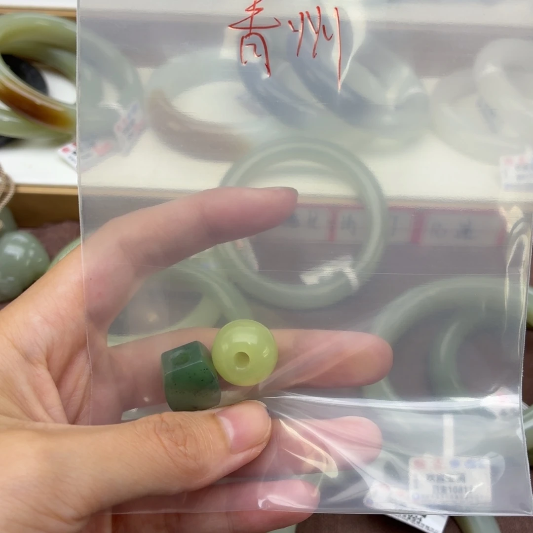 青***厂和田玉未镶嵌颈饰