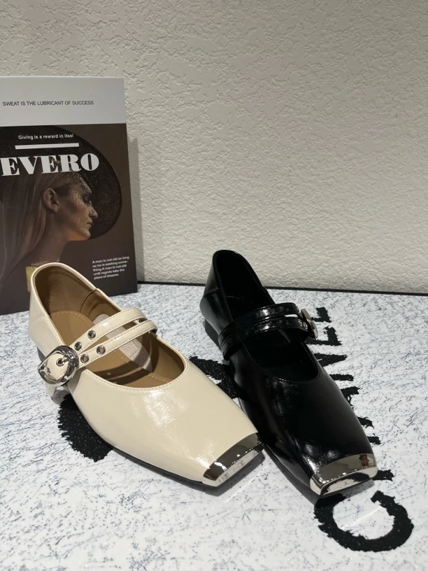 金属方头一字扣带浅口单鞋女2025春季新款法式通勤平底单鞋