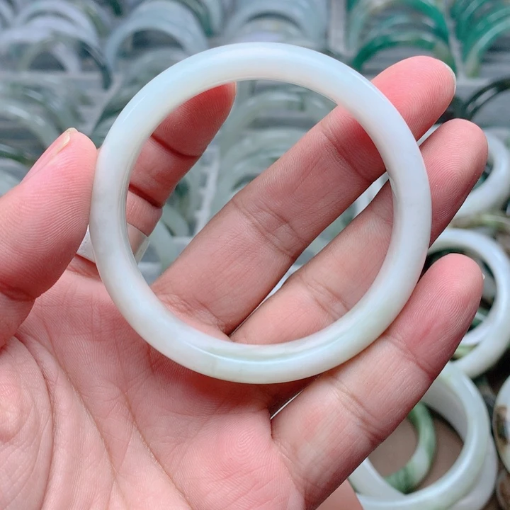 独山玉未镶嵌手镯56+