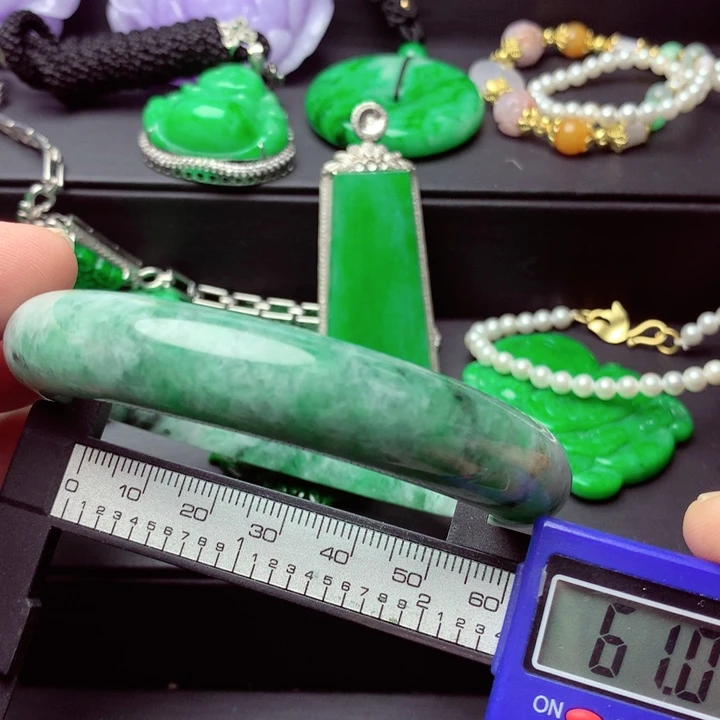 翡翠未镶嵌手镯．．．．．