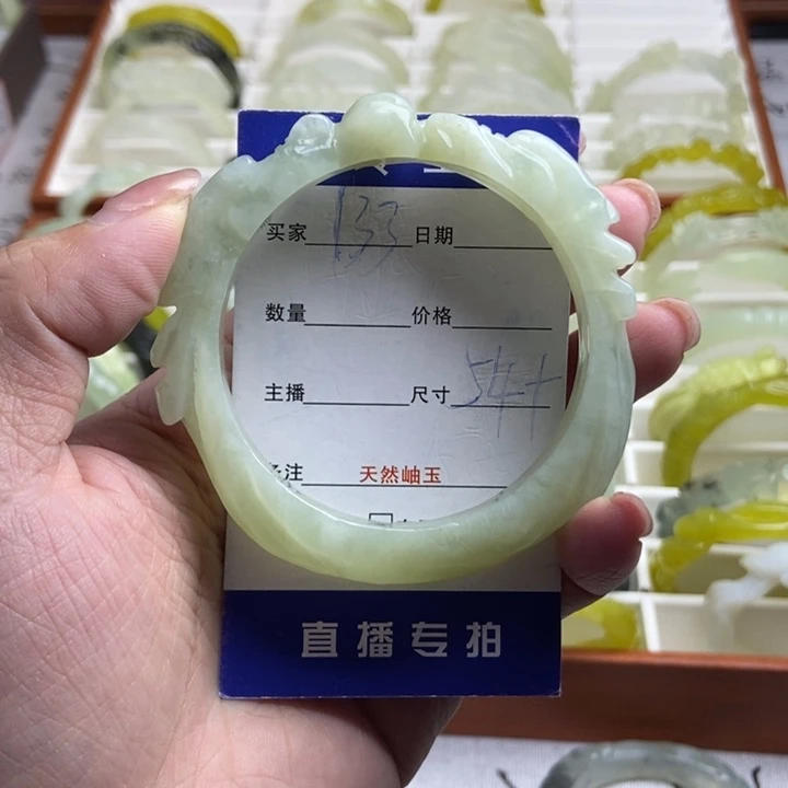 未镶嵌蛇纹石玉颈饰