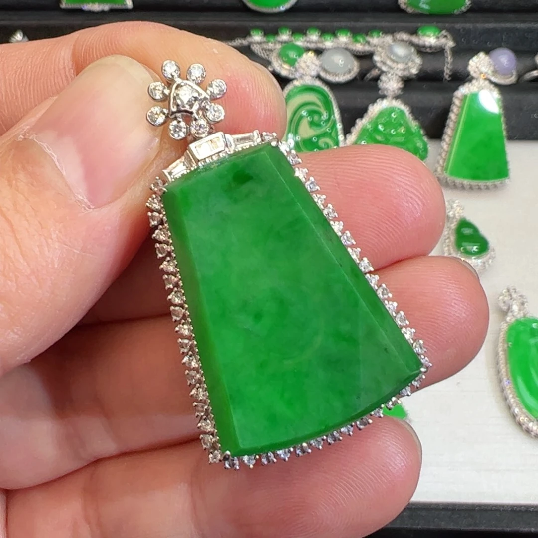 翡翠吊坠(不含链)18K金镶嵌