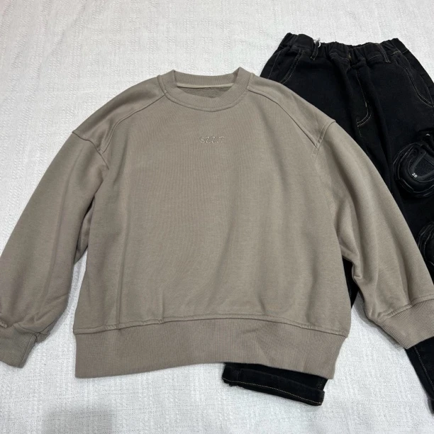 31712高端童装时尚百搭设计款休闲圆领卫衣W