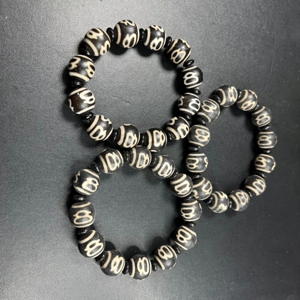 B005 三财财玛瑙手串15mm左右，以实物为准，多样性发其一