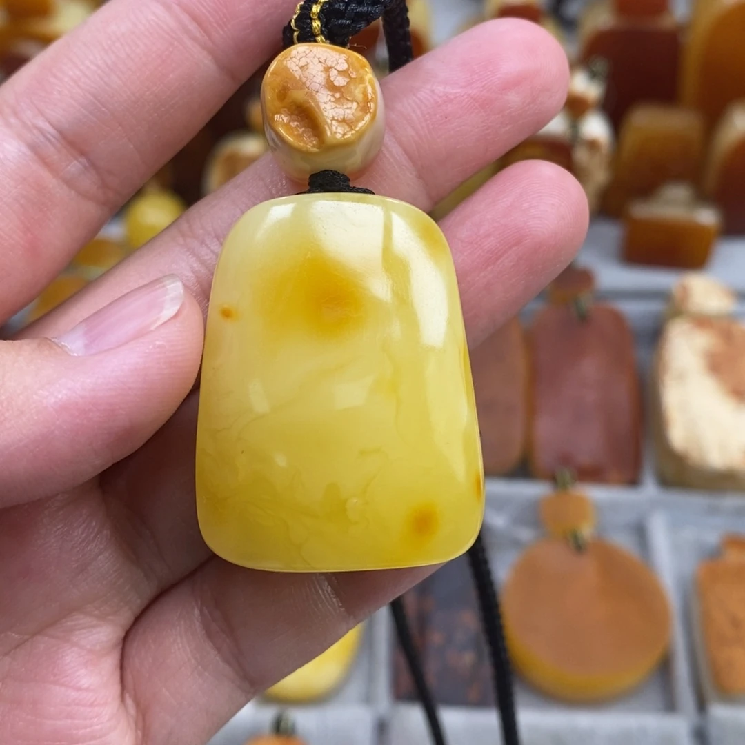 蜜蜡未镶嵌珠宝奇石