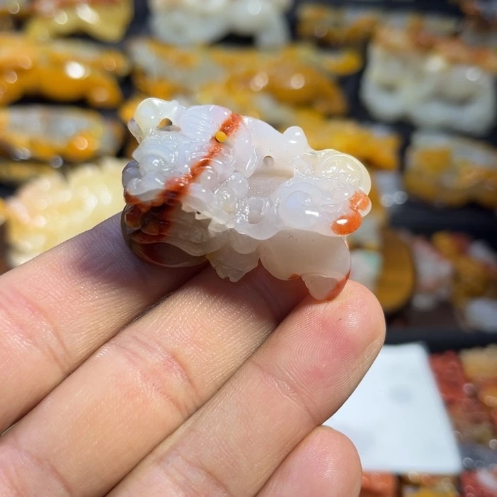 石英质玉（黄龙玉）未镶嵌颈饰