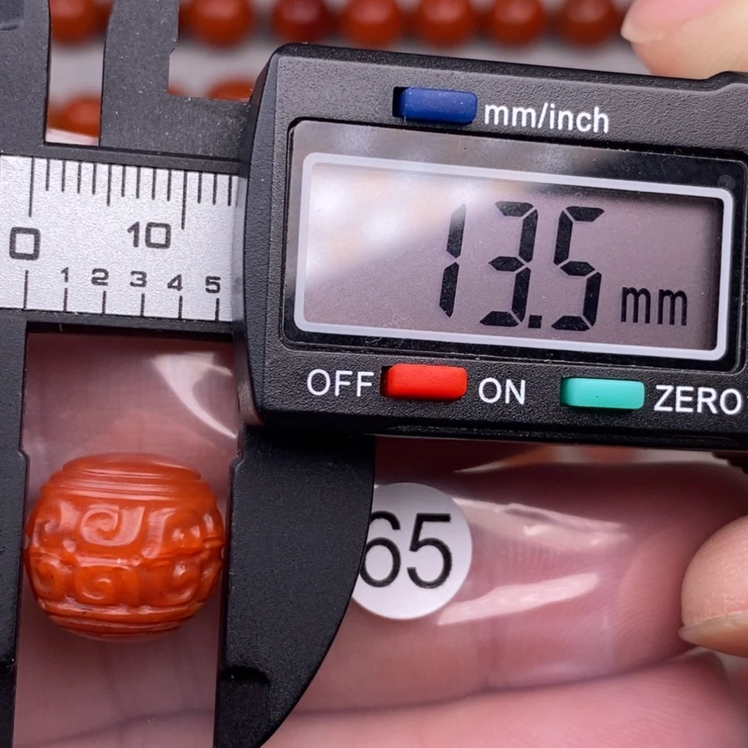 南红玛瑙未镶嵌配饰有瑕疵