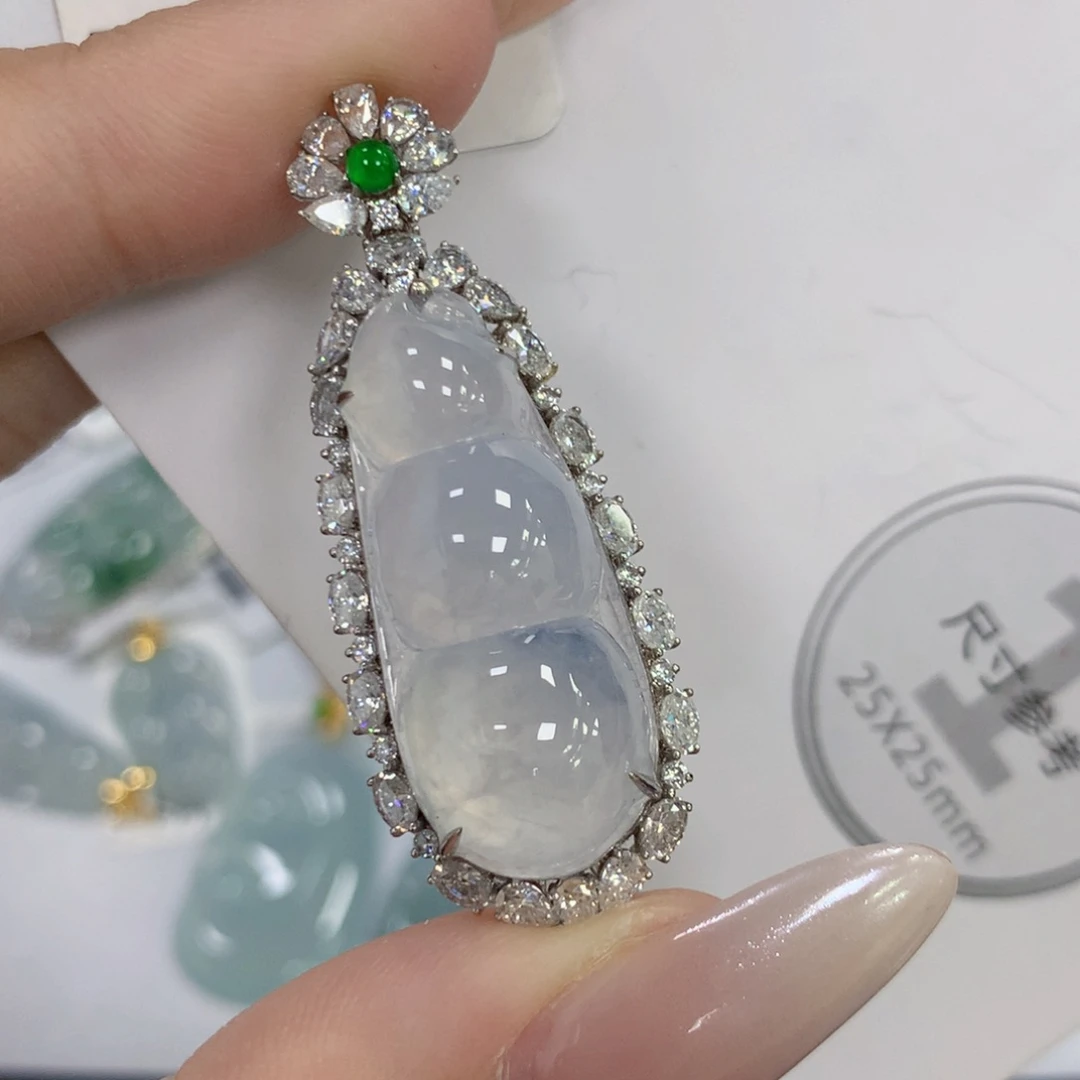 颈饰18K金镶嵌翡翠