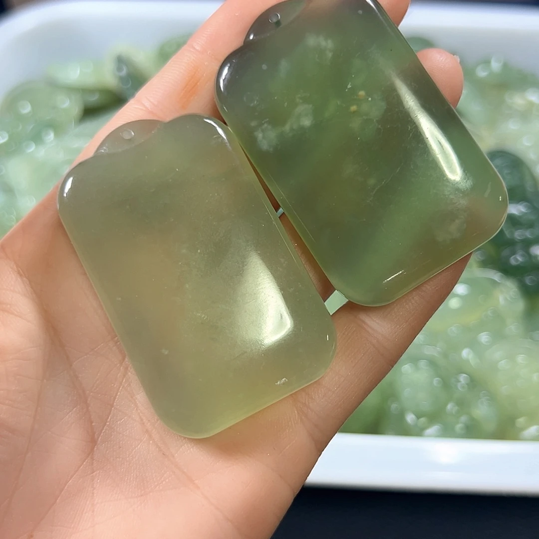 谷***辉合金蛇纹石玉挂件