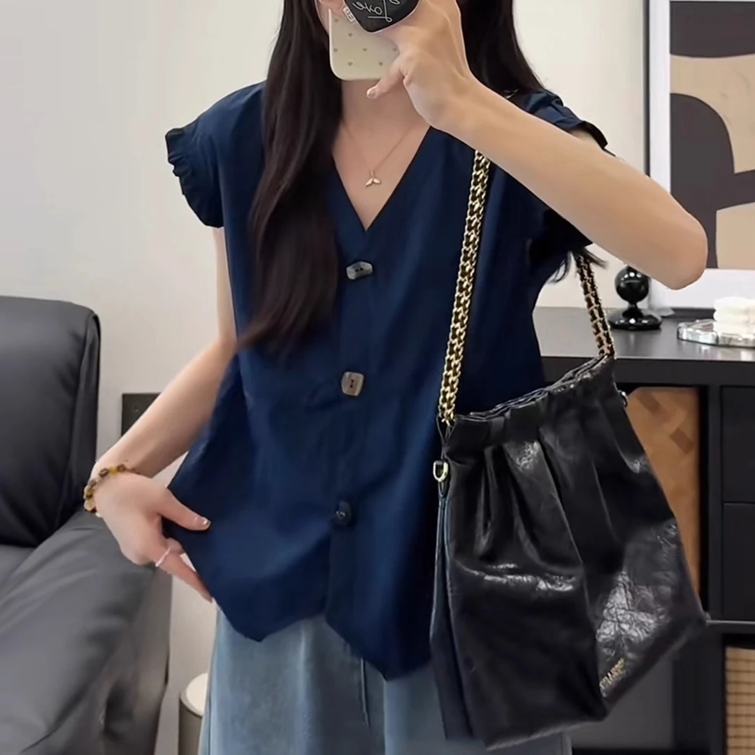 单排扣减龄显瘦上衣夏季薄款胖MM大码女装别致飞飞袖V领短袖衬衫