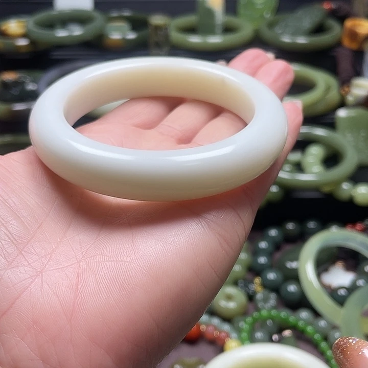 和田玉未镶嵌手镯