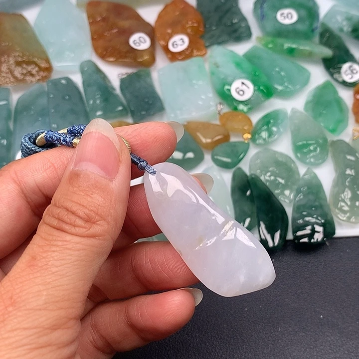 翡翠未镶嵌颈饰随型