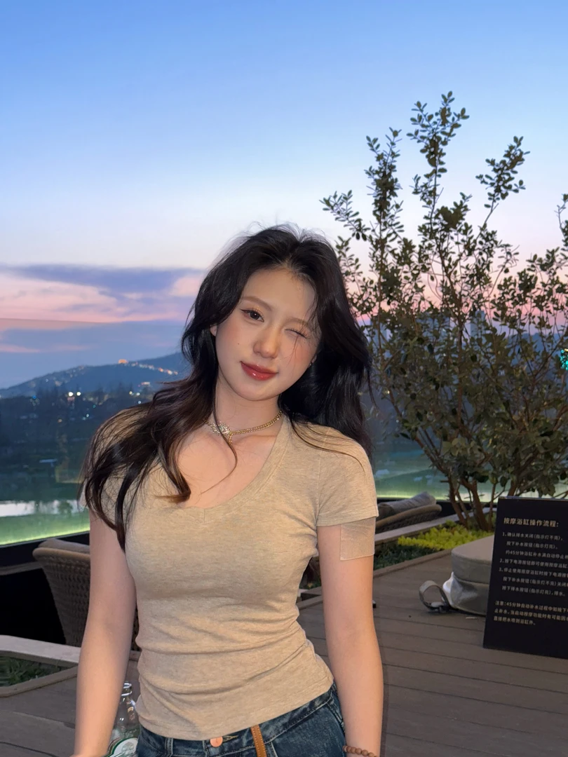 【Glozzzz】 小V领通勤款超软糯纯色羊毛内搭短袖上衣880303-1