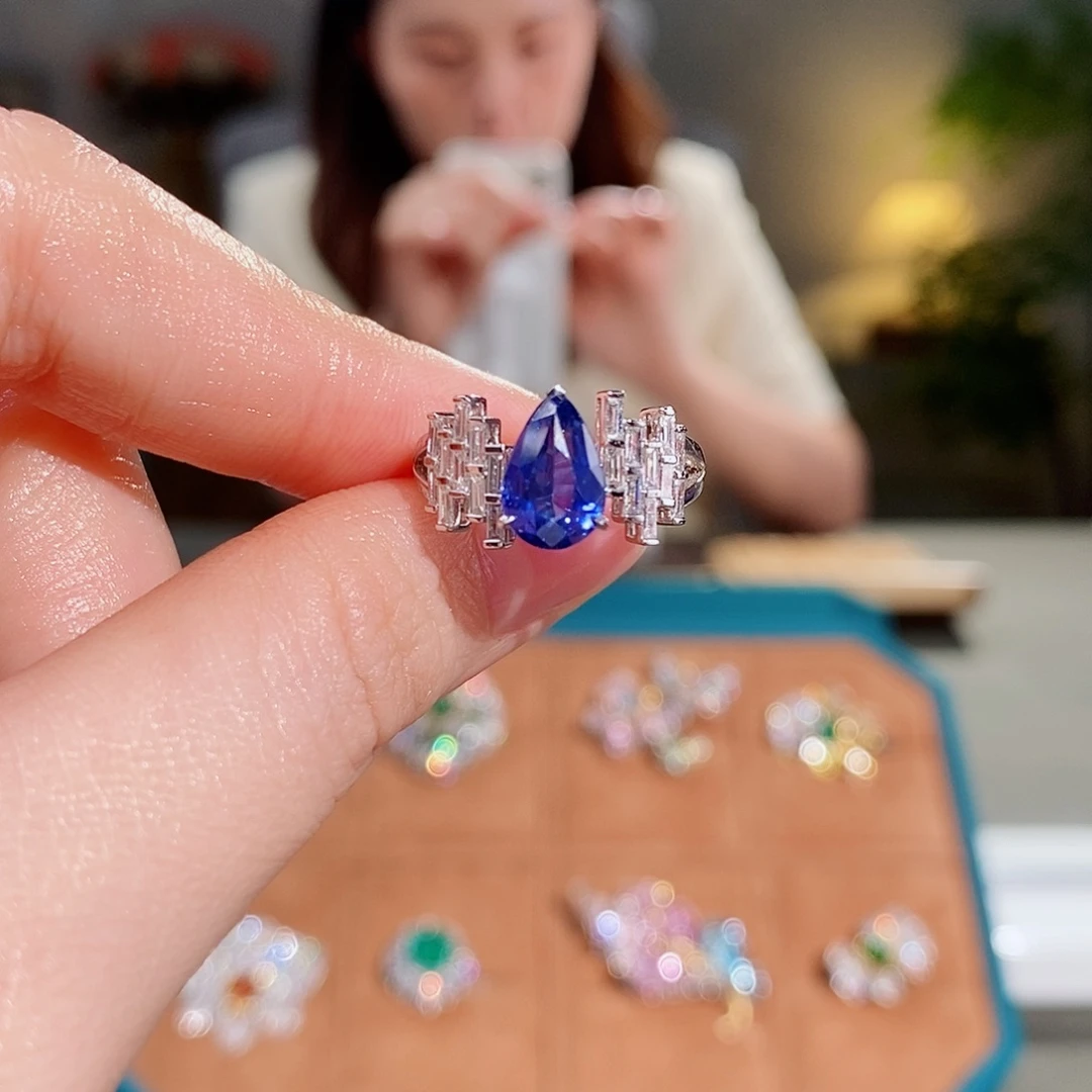 戒指蓝宝石18K金镶嵌2.13ct