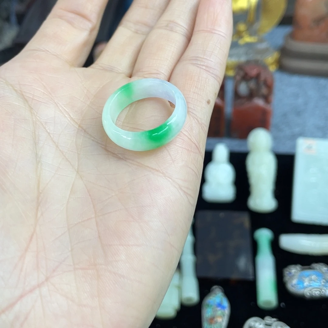 铜摆件一个小物件。